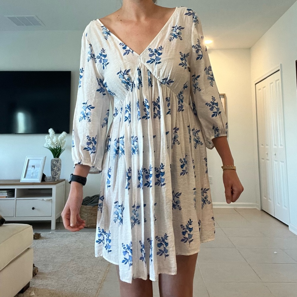 H&M White Floral V-Neck Babydoll Dress with Blue Print